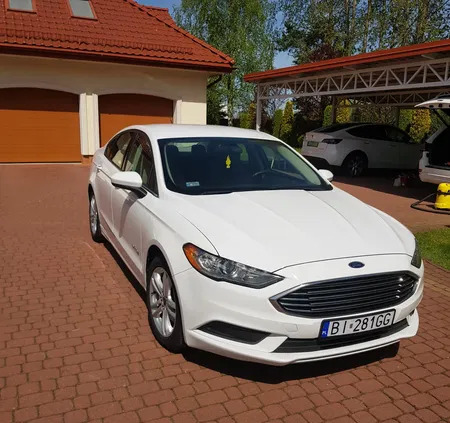 samochody osobowe Ford Mondeo cena 72000 przebieg: 107000, rok produkcji 2018 z Wasilków